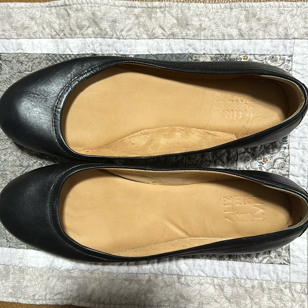 Naturalizer Black Flats